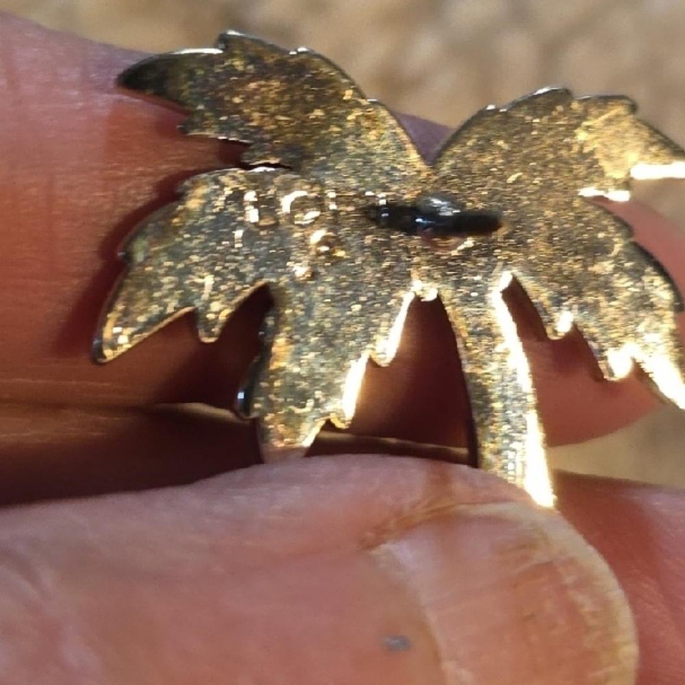 Loft Green Palm Tree Pin - Picture 4 of 4
